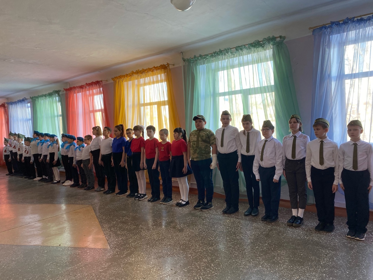 БЫТЬ ПАТРИОТАМИ ! ПОМНИТЬ О ЧЕСТИ ! РОДИНУ КРАШЕ ДЕЛАТЬ ВСЕМ ВМЕСТЕ !.